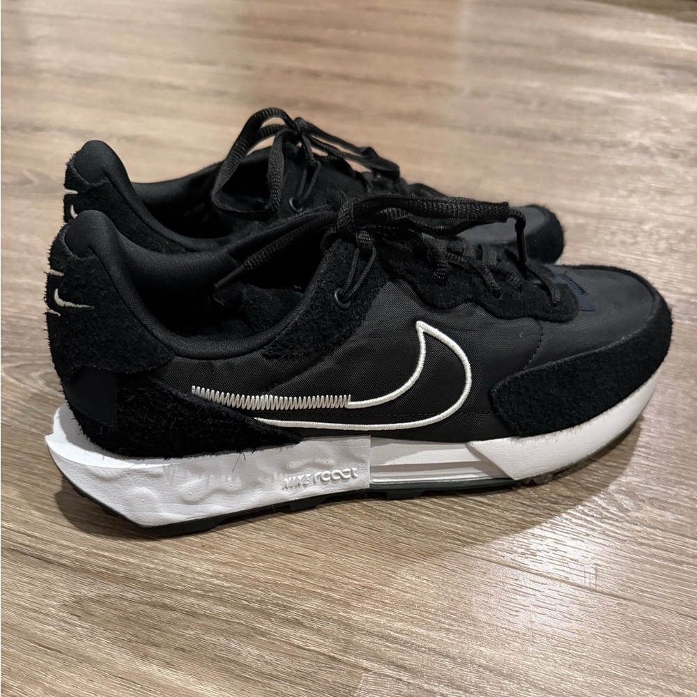 Nike Women's Fontanka Waffle Sneakers